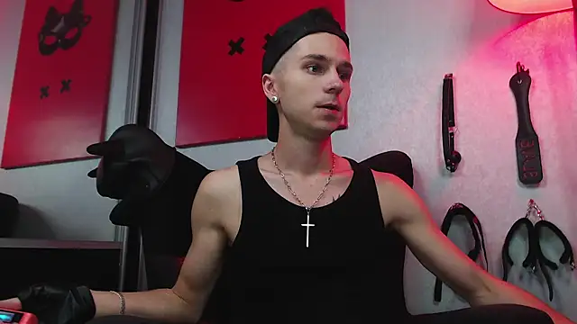 Joseph  Quinn online show from March 2025 12:52:02 PM