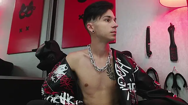 Joseph  Quinn online show from March 2025 08:04:02 AM