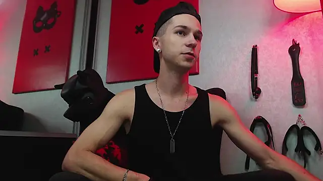 Joseph  Quinn online show from March 2025 09:05:01 AM