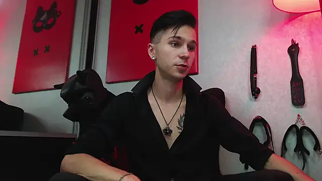 Joseph  Quinn online show from March 2025 12:57:02 PM