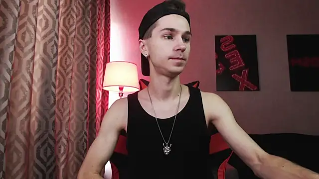 Joseph  Quinn online show from November 2025 07:31:01 AM