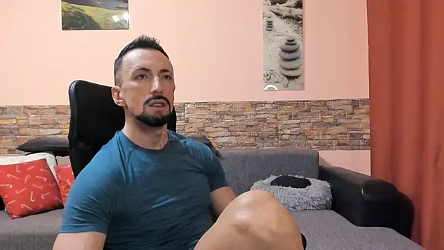 Snapshot of HotHunkTrainer chatting on February 2026 09:03:02 AM HotHunkTrainer online show from February 2026 09:03:02 AM