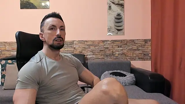 Snapshot of HotHunkTrainer chatting on February 2026 09:17:01 AM HotHunkTrainer online show from February 2026 09:17:01 AM