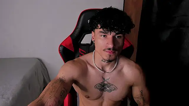 Snapshot of Thomas_Fit1 chatting on May 2026 06:47:02 PM Thomas Fit1 online show from May 2026 06:47:02 PM