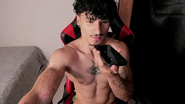 Snapshot of Thomas_Fit1 chatting on May 2026 05:25:02 AM Thomas Fit1 online show from May 2026 05:25:02 AM