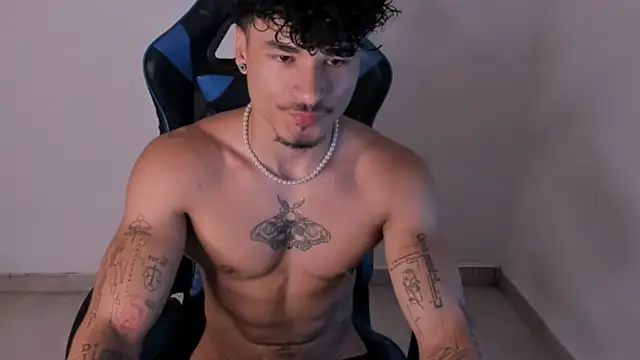 Snapshot of Thomas_Fit1 chatting on June 2026 12:13:02 PM Thomas Fit1 online show from June 2026 12:13:02 PM