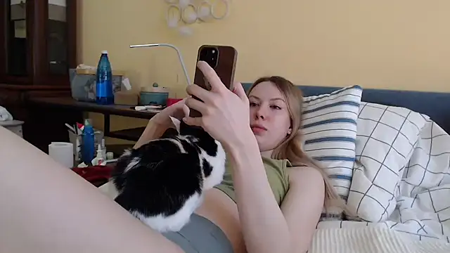 Scarlettford online show from February 2025 02:06:02 PM