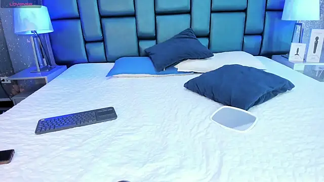 AnthonelaDuque online show from September 2025 12:04:02 PM