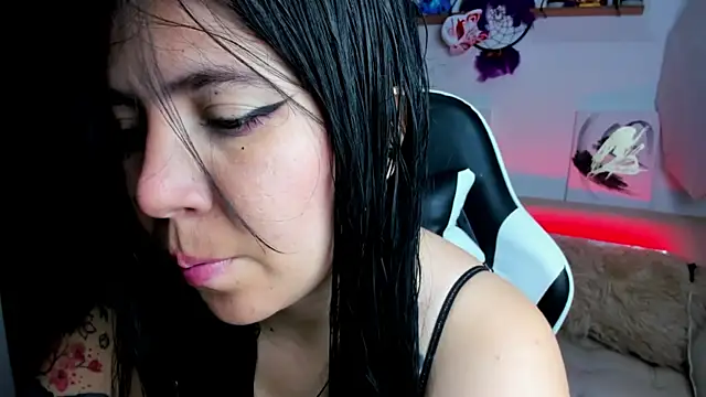 AilynRed online show from November 2025 01:49:02 AM