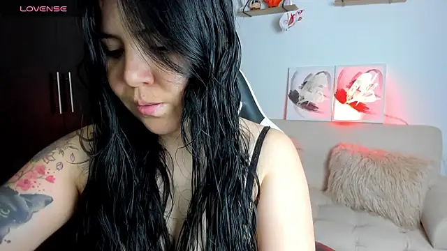 Snapshot of AilynRed chatting on May 2026 03:58:01 AM AilynRed online show from May 2026 03:58:01 AM