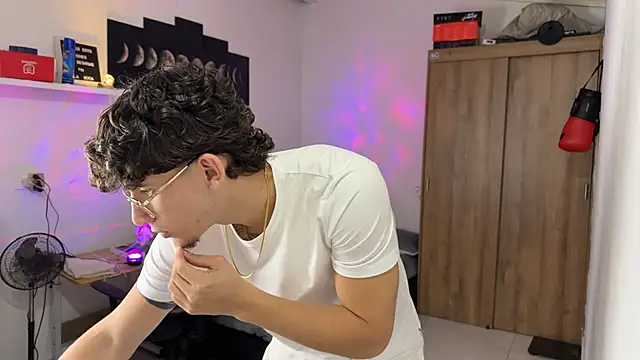 Kisan Smith online show from November 2025 02:00:02 AM