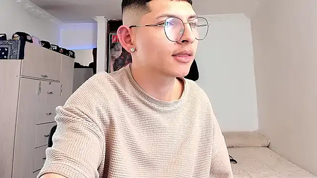 a lejandro 0 8 online show from January 2025 07:17:02 PM