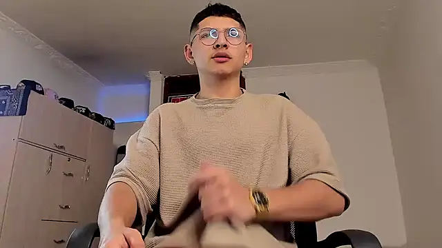 a lejandro 0 8 online show from January 2025 10:19:01 PM