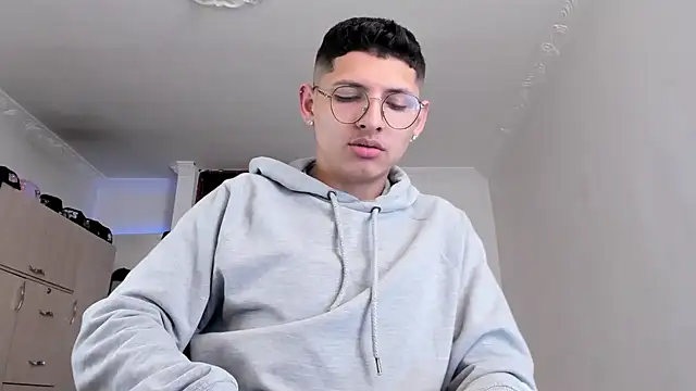 a lejandro 0 8 online show from January 2025 08:17:01 PM