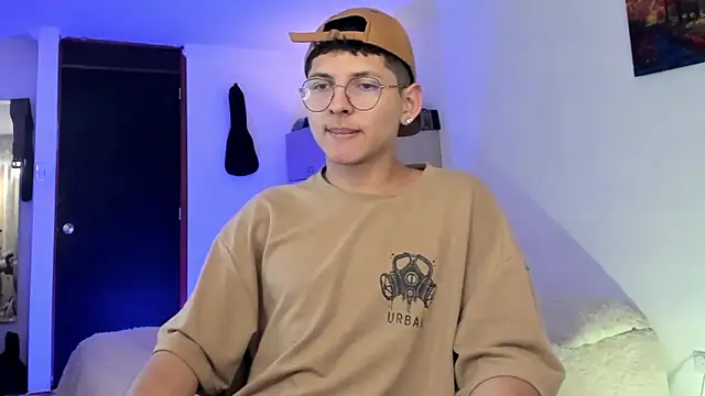 a lejandro 0 8 online show from February 2025 01:56:01 AM