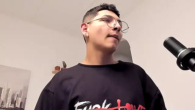 a lejandro 0 8 online show from March 2025 10:10:02 PM