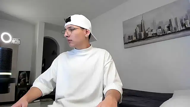 a lejandro 0 8 online show from March 2025 12:50:02 PM