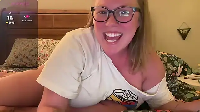 GlitterKitty108 online show from October 2025 11:38:01 PM