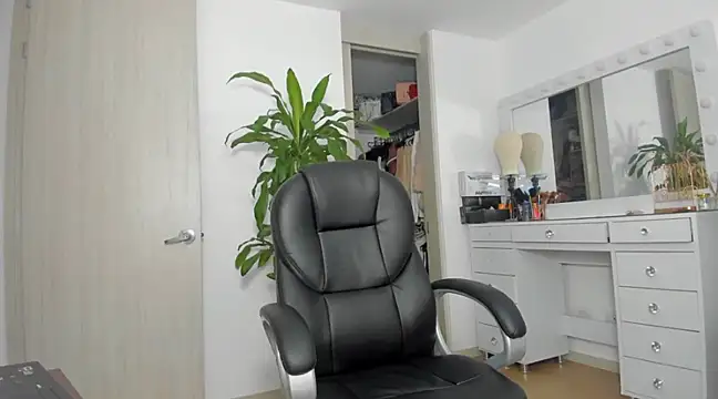 charlotte tiller online show from February 2025 11:48:01 PM