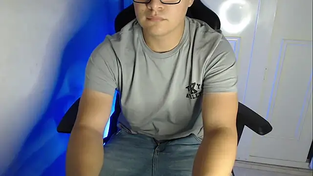 Plug Control online show from September 2025 05:20:01 AM