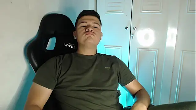 Plug Control online show from September 2025 04:27:01 AM