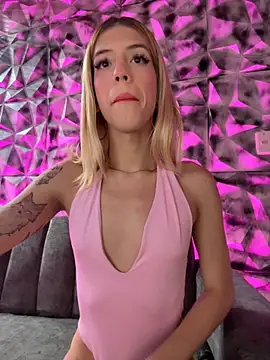 Courtney gonet online show from November 2025 01:44:02 PM