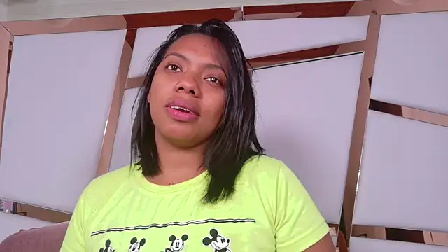 Snapshot of lia_mariana chatting on November 2025 01:21:02 PM lia mariana online show from November 2025 01:21:02 PM