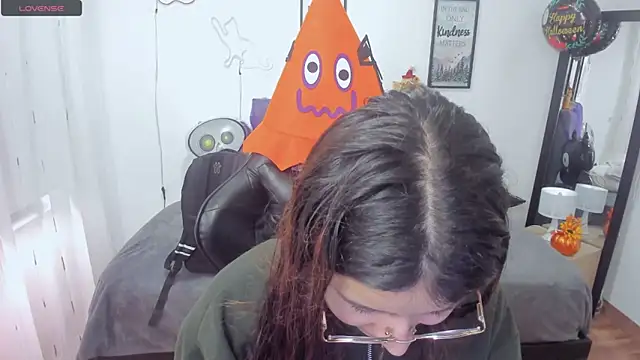 Amy joones online show from October 2025 12:40:02 PM