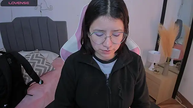 Amy joones online show from April 2026 11:10:01 AM