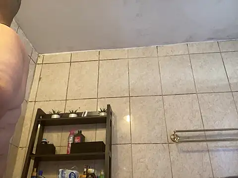 Snapshot of Miguel16i chatting on December 2024 08:01:02 PM Miguel16i online show from December 2024 08:01:02 PM