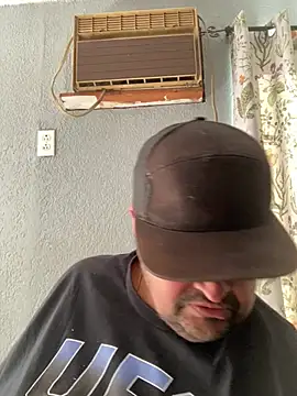 Snapshot of Miguel16i chatting on February 2025 09:52:01 PM Miguel16i online show from February 2025 09:52:01 PM