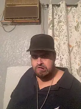 Snapshot of Miguel16i chatting on February 2025 05:25:02 PM Miguel16i online show from February 2025 05:25:02 PM