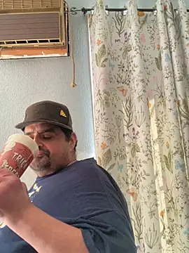 Snapshot of Miguel16i chatting on March 2025 08:03:02 PM Miguel16i online show from March 2025 08:03:02 PM