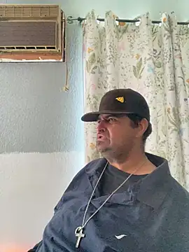 Snapshot of Miguel16i chatting on March 2025 06:26:02 PM Miguel16i online show from March 2025 06:26:02 PM