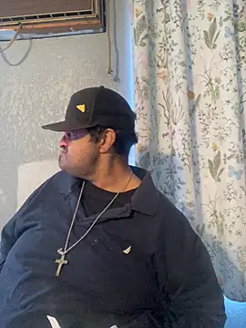 Snapshot of Miguel16i chatting on March 2025 03:51:02 PM Miguel16i online show from March 2025 03:51:02 PM