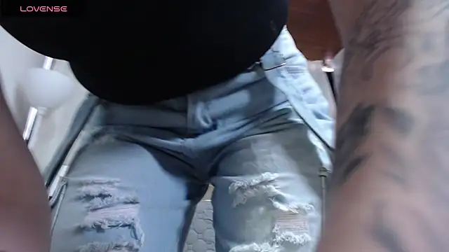 Snapshot of Eda_Bonne chatting on February 2025 06:54:02 PM Eda Bonne online show from February 2025 06:54:02 PM