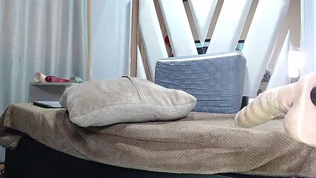 Snapshot of Eda_Bonne chatting on March 2025 03:27:01 PM Eda Bonne online show from March 2025 03:27:01 PM