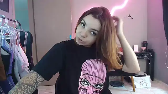 HotRuiva online show from December 2024 06:06:02 PM