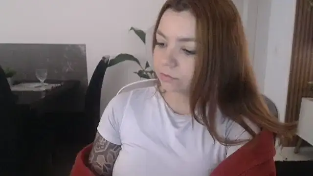 HotRuiva online show from October 2025 04:37:01 PM