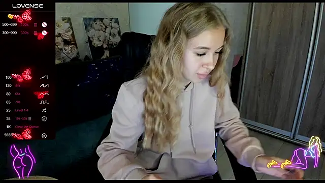  NigoNika online show from October 2025 10:48:02 AM