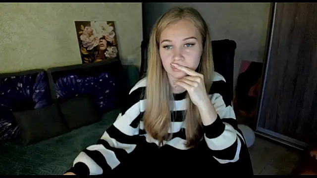  NigoNika online show from November 2025 12:44:02 PM