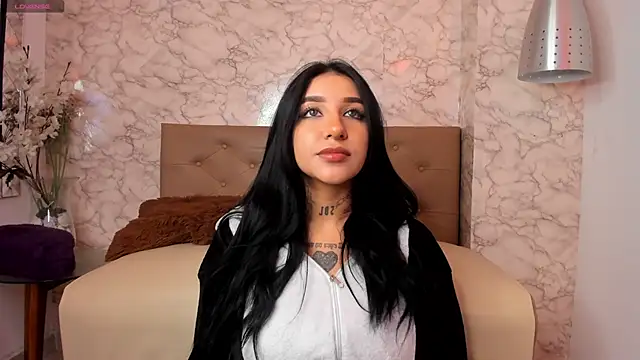 Snapshot of Leiaa_ chatting on December 2024 12:18:01 AM Leiaa online show from December 2024 12:18:01 AM