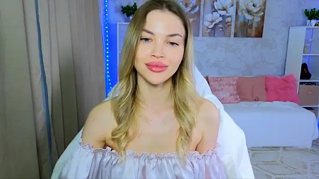 EmmyMills online show from March 2026 09:32:02 PM