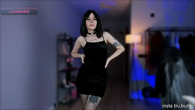 AnnaTrueno online show from October 2025 05:00:01 PM