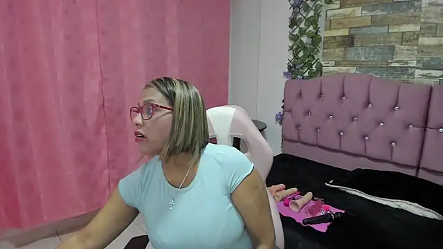 Snapshot of elizabeth_mature23 chatting on January 2025 01:14:01 PM elizabeth mature23 online show from January 2025 01:14:01 PM