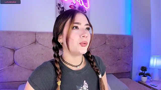 lunar leen online show from February 2025 06:51:01 PM