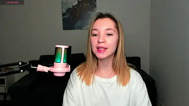 MiaThaine online show from December 2024 01:23:01 AM