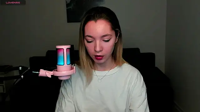 MiaThaine online show from December 2024 03:05:01 PM