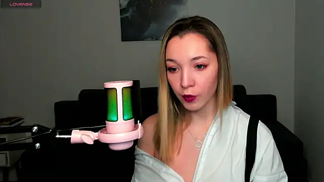 MiaThaine online show from December 2024 11:08:01 PM