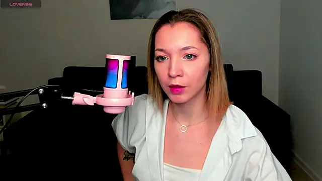 MiaThaine online show from January 2025 04:00:02 AM